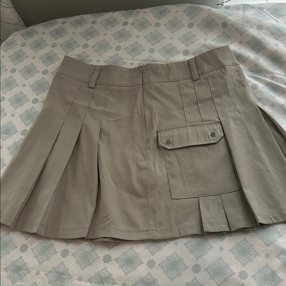Beige Pleated Skirt with Pocket - Picture 2 of 4